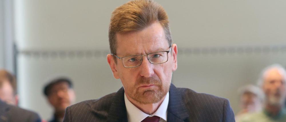 Karsten Mühlenfeldt, früherer Flughafenchef, zu Beginn der Sitzung des BER-Untersuchungsausschusses im Abgeordnetenhaus.