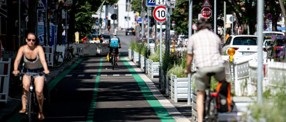 Verkehrsberuhigung im Bergmannkiez: die neuen Fahrradspuren für Radler.