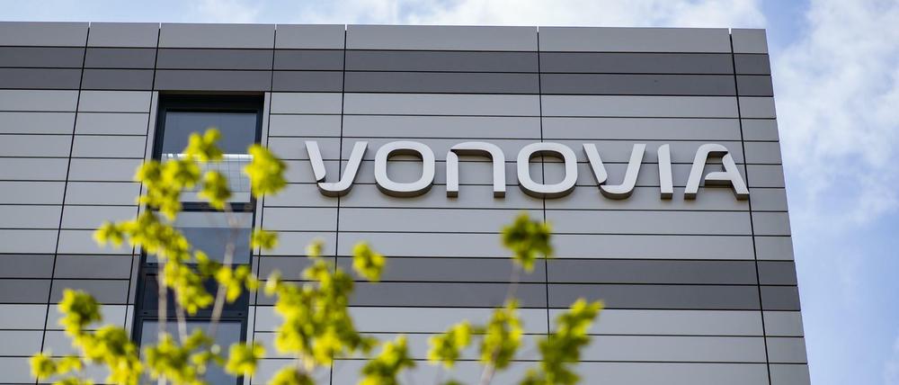 Der Schriftzug des Wohnungsunternehmens „Vonovia“ an der Firmenzentrale.