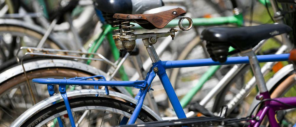 Die Polizei fand in einer Garage 38 vermutlich gestohlene Fahrräder.
