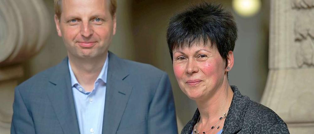 Thomas Heilmann (CDU) mit Oberstaatsanwältin Ines Karl, die ab sofort die offizielle Ansprechpartnerin der Justiz für Anfeindungen gegenüber gleichgeschlechtlichen Lebensweisen ist. 