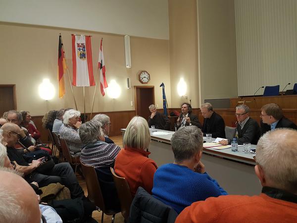 "Wem gehört Charlottenburg-Wilmersdorf" - Debatte im Rathaus.