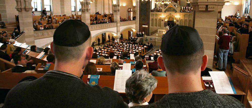 Jüdisches Leben in der Synagoge in der Berliner Rykestraße.