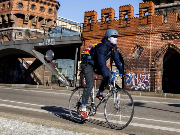 Warschauer Straße soon to become a single bike lane? At least that’s what Kreuzberg mayor Monika Hermann discusses.