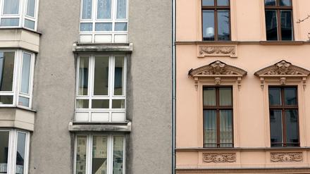 Hausfassaden im Berliner Bezirk Kreuzberg zu sehen. 