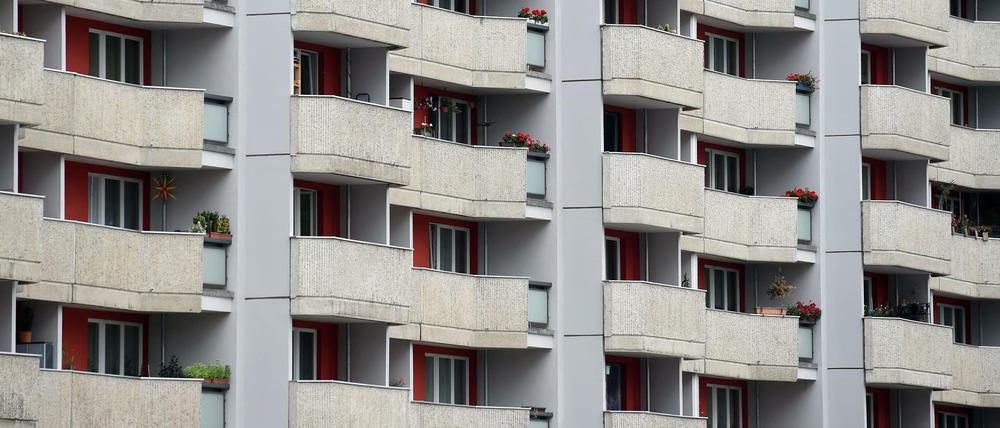 Blick auf die Fassade eines Wohnhauses in Berlin.
