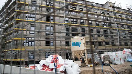 Neubau-Wohnungen entstehen auf einer Baustelle in Berlin-Kreuzberg.