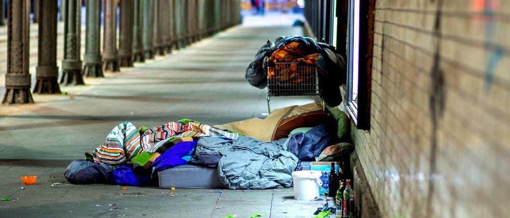 Damit Obdachlose kalte Nächte nicht auf der Straße verbringen müssen, läuft momentan die Suche nach geeigneten Räumen (Archivbild).