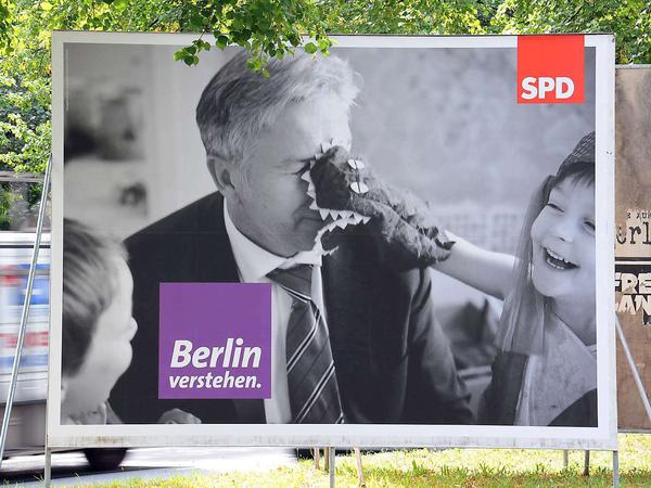 Schnappschuss mit Schnappi: Die SPD setzt auf Emotionen - die Botschaft bleibt dabei verborgen wie das Gesicht des Spitzenkandidaten.