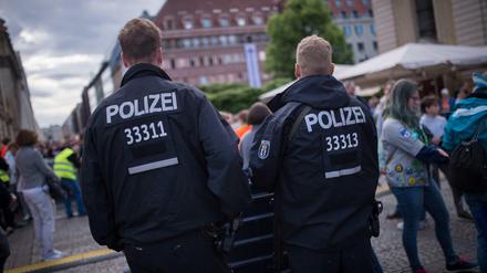 Polizisten sichern den Gendarmenmarkt in Berlin kommen beim vergangenen Großeinsatz am Kirchentag über das Himmelfahrtswochenende.