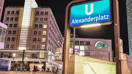 Der Alexanderplatz bei Nacht. (Symbolbild)