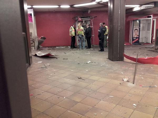Ermittlungen am Tatort im U-Bahnhof Jungfernheide