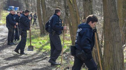 Auch am Dienstag war die Polizei in dem Waldstück unterwegs.