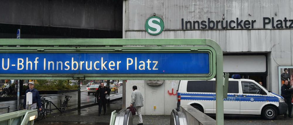  Die Entdeckung einer Bombe aus dem Zweiten Weltkrieg hat am Montag rund um den Innsbrucker Platz weiträumige Sperrungen ausgelöst.