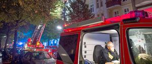 Im Berliner Ortsteil Friedenau in Schöneberg musste die Feuerwehr in der Nacht zu Samstag zu einem Großeinsatz ausrücken.