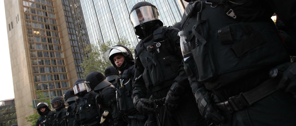 Der 1. Mai ist nicht der einzige Großkampftag für die Berliner Polizei.