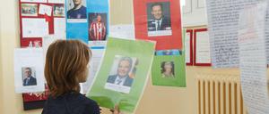 Die Sechstklässler sind stolz auf die Briefe, die sie von Prominenten, wie Joachim Gauck erhalten haben. 