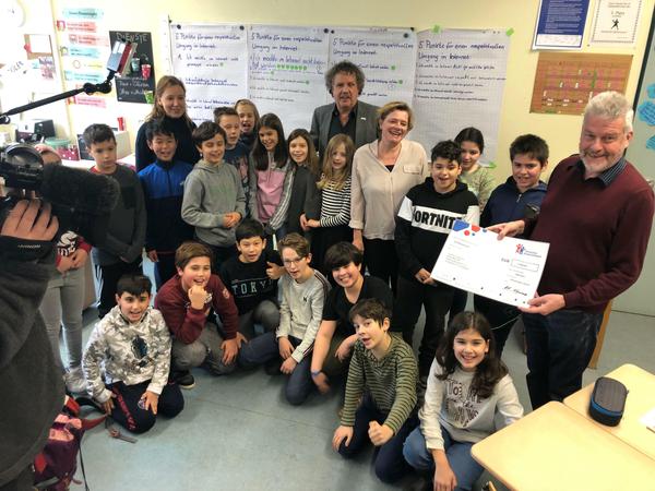 Der Verein "Du bist smart" von Antje Minhoff und das Projekt "Respekt im Netz" von Michael Retzlaff bekamen 5000 Euro vom Kinderhilfswerk.
