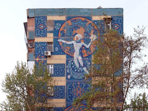 Eine farbenfrohe Fassade in Taschkent.