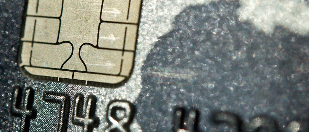 Laut der neuen EU-Zahlungsrichtlinie müssen sich Bankkunden beim Bezahlen im Netz zusätzlich identifizieren.