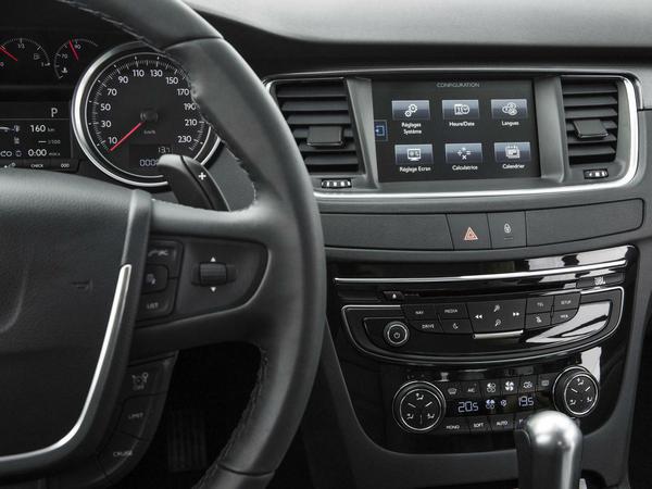 Mit der Modellpflege ist auch das neue Navi eingezogen. Serienmäßig bringt der Peugeot 508 den sieben Zoll großen Touchscreen mit.