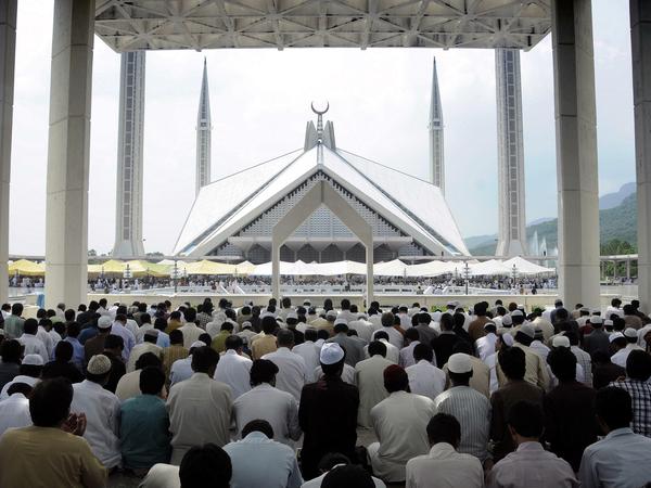 Einfluss. Die Faisal-Moschee in Islamabad, Pakistan, war ein Geschenk der Saudis. Riad fördert weltweit seine Auslegung des Koran. 