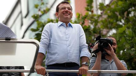 Ekrem İmamoğlu, Kandidat ums Bürgermeisteramt von Istanbul, bei einer Kundgebung vor seinen Anhängern.