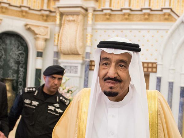 Erbe. Der derzeitige König Salman ist der 32. Sohn des Staatsgründers ibn Saud, der mit 300 Frauen verheiratet war.