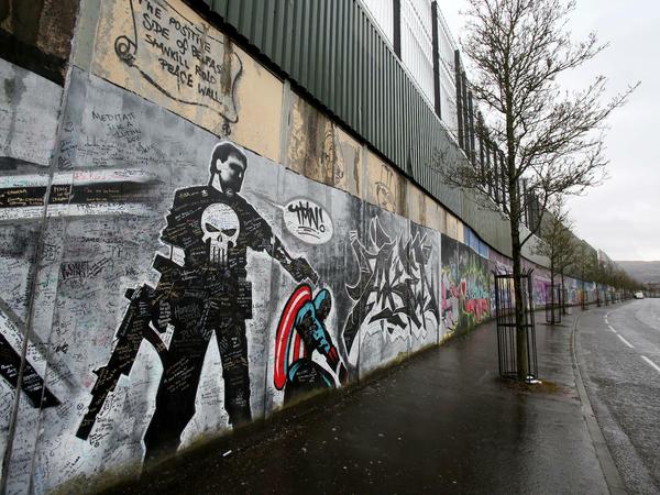 Fragiler Frieden. Einschüchterungen und Machtposen sind in Belfast üblich.
