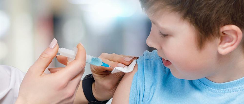 Piks! Kinder ab einem Jahr müssen ab jetzt eine erfolgte Masernimpfung vorweisen, bevor sie in einer Kita aufgenommen werden.