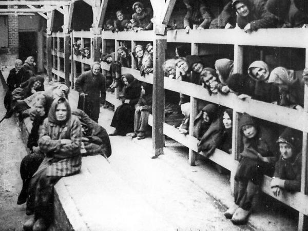 Zwischen 1940 und 1945 wurden in Auschwitz mindestens 1,1 Millionen Menschen ermordet. 