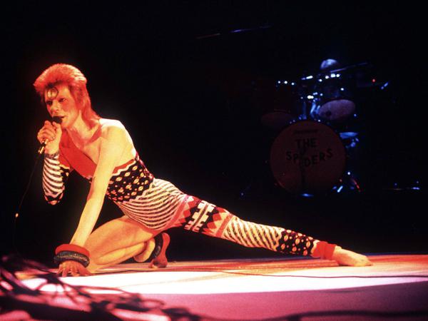 Ziggy Stardust, das Wesen aus dem Jenseits. Mit dieser Figur prägte David Bowie das Jahrzehnt des Glam Rock