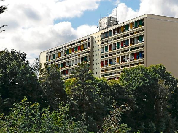 Der Riese von Westend: das Corbusierhaus. Die Nachbarn ärgerten sich über das 53 Meter hohe Gebäude.