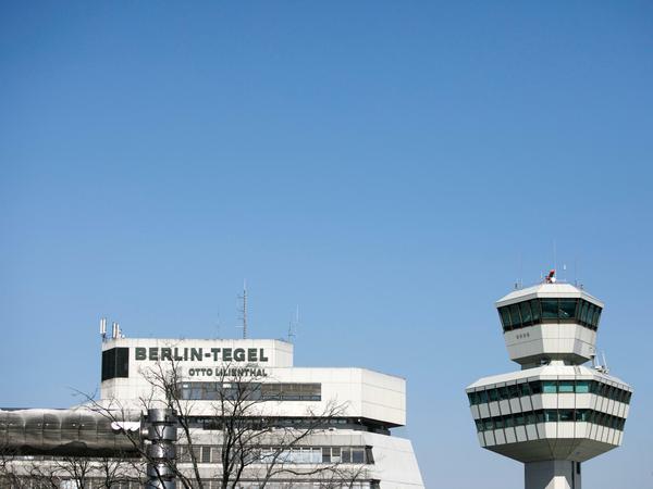Flugzeugfreier Himmel über dem "Otto Lilienthal" Flughafen in Tegel. 