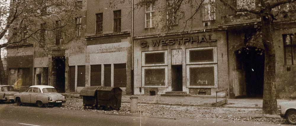 Das Klingen von Flaschen der Likörfabrik „Westphal“ war der Soundtrack von Dieter Krauses Kindheit. Heute beherbergt das Haus in der Kollwitzstraße 66 im Erdgeschoss ein italienisches Restaurant.