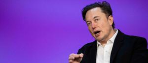 SpaceX-Gründer Elon Musk spricht auf einer Konferenz. 