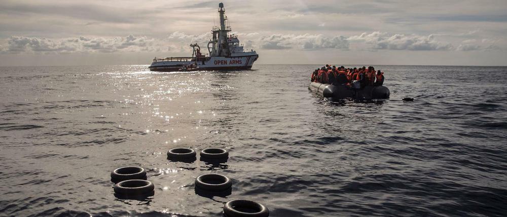 Aktuell sind wieder drei Schiffe ziviler Retter vor Libyen im Einsatz.  