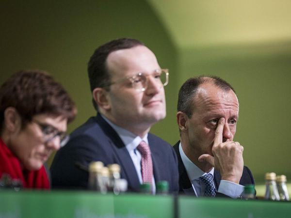 Friedrich Merz (rechts) taucht erst langsam wieder auf. Jens Spahn wird immerhin als Gesundheitsminister wahrgenommen.