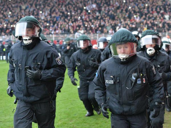 Hochrisikospiel. Wenn in Berlin der BFC Dynamo auf Union trifft, bereitet sich die Polizei aufs Schlimmste vor.