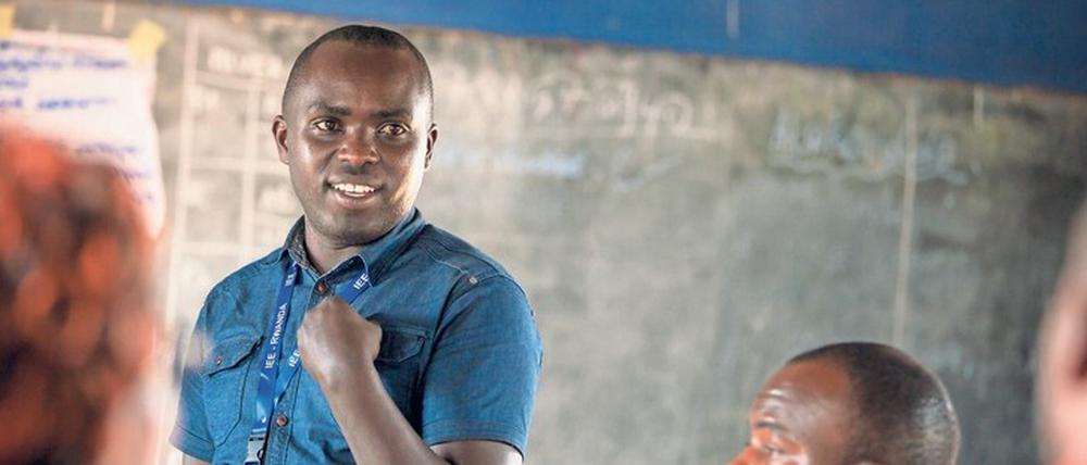 Inspirierend. Der 32-jährige Cairo wuchs im Camp Gihembe im Norden Ruandas auf. Heute arbeitet der Dafi-Absolvent als Schullehrer bei Kigali. 