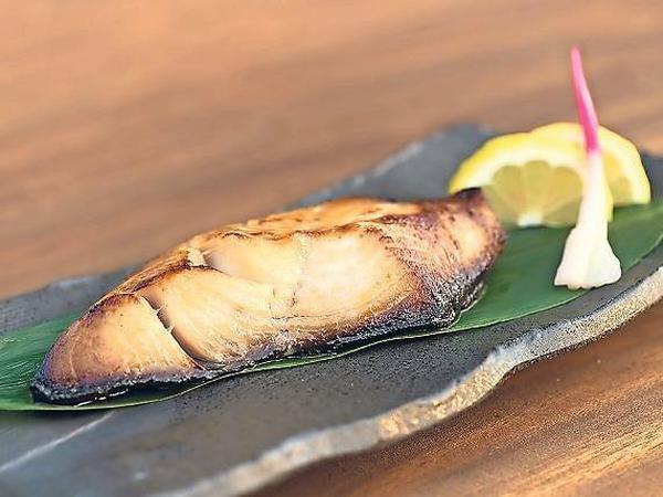 In Miso marinierter Black Cod. Das "Nobu" machte das traditionell japanische Gericht dank großzügiger Zuckerzugabe zu einem Welthit.