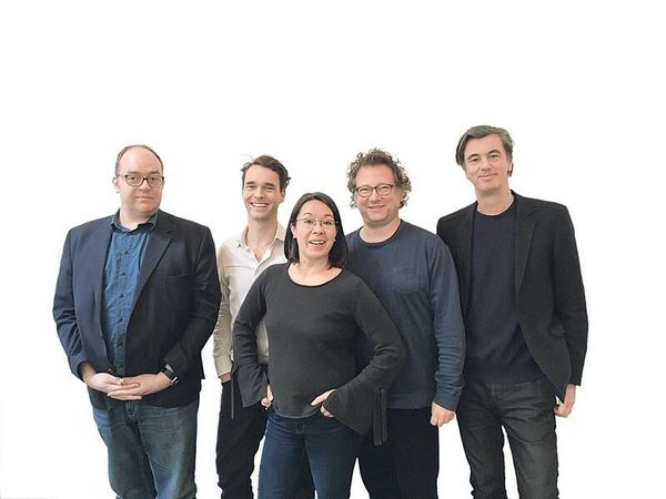 Nüchtern betrachtet. Die Tester: Peter Eichhorn (Autor), Robert Schröter (Mixologe), Nicole Klauß (Autorin) sowie Ulrich Amling und Kai Röger (v. l.).