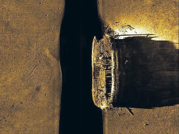 2014, 170 Jahre nach ihrem Verschwinden, entdeckt ein U-Boot das Flaggschiff der Franklin-Expedition, die "HMS Erebus" auf dem Meeresgrund der Victoria Strait im Norden Kanadas. Das zweite Schiff, die "HMS Terror", bleibt verschwunden.