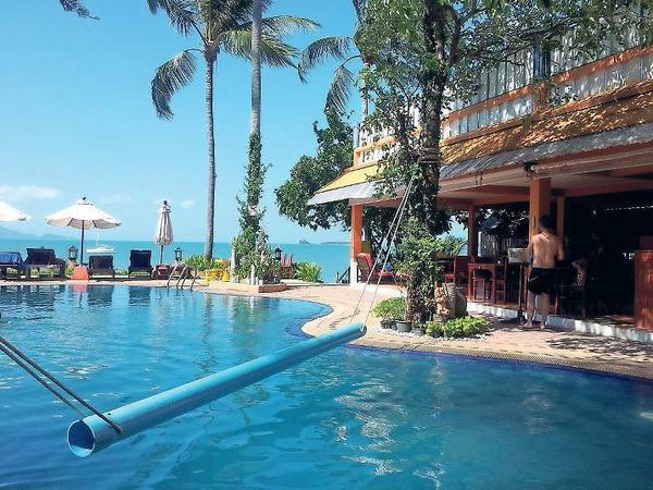 Der Himmel auf Erden. Unser Beach Resort auf der Insel Koh Samui, vorne der 80 Grad heiße Pool, hinten das kochende Meer. 