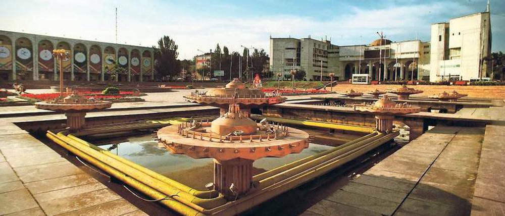 Kommunistisch. Der weitläufige Ala-Too-Platz im Zentrum der kirgisischen Hauptstadt wurde 1984 eröffnet. 