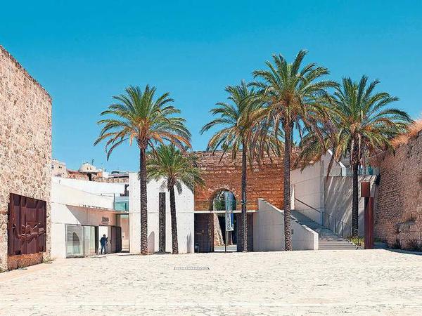 Auf Mallorca entdeckt der Gast Kunstgenuss unter Palmen.