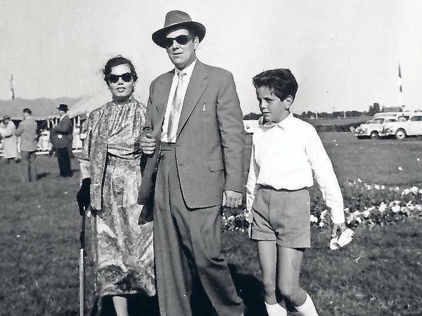 Baldige Trennung. Gerrit und seine Eltern, zirka 1953.