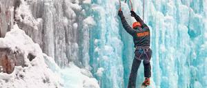 Jeder Schritt ist ein Fortschritt. Einen 15 Meter hohen Eisfall zu erklimmen, fühlt sich an wie eine erfolgreiche 5000er-Besteigung.