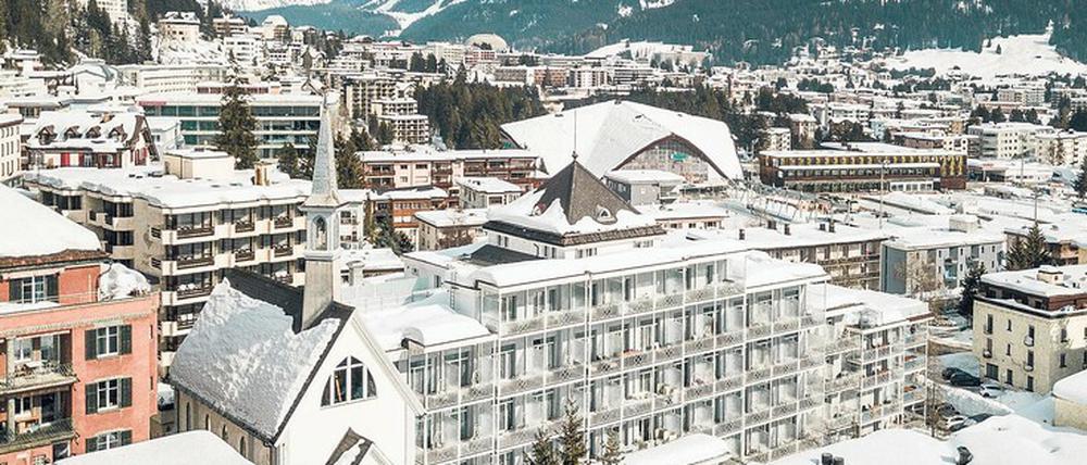 Außen ein Block, innen Rock. Das Hard Rock Hotel in Davos.