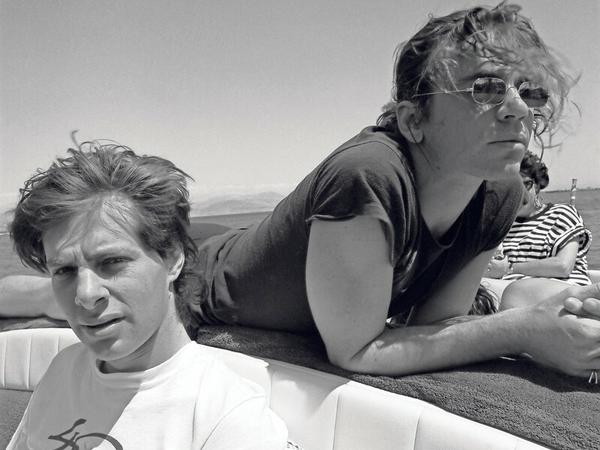 Richard Lowenstein (links) und Hutchence während eines Besuchs des Filmfestivals in Cannes.